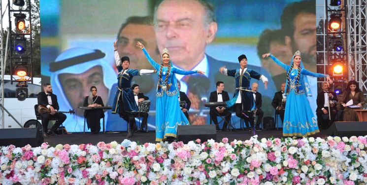 Şirvanda Ümummilli lider, Ulu Öndər Heydər Əliyevin anadan olmasının 103 illiyinə həsr olunmuş konsert təşkil edilib.
